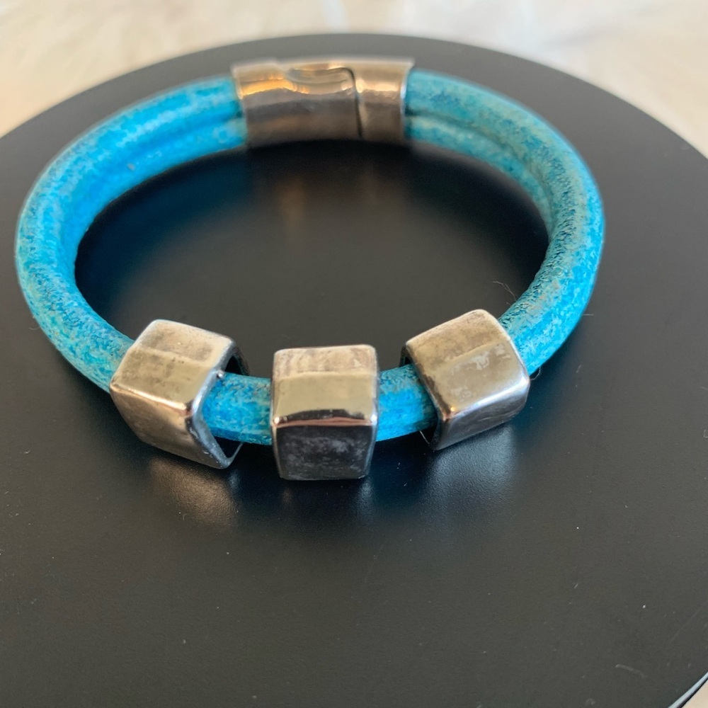 (135)Silver and Blue Women's Bracelet - Picture 2 of 4